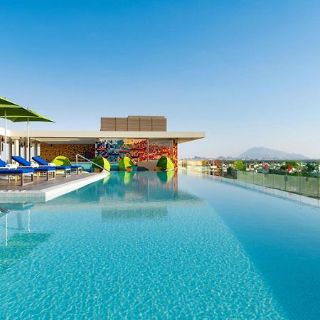 Aloft Al Ain Hotell Exteriör bild